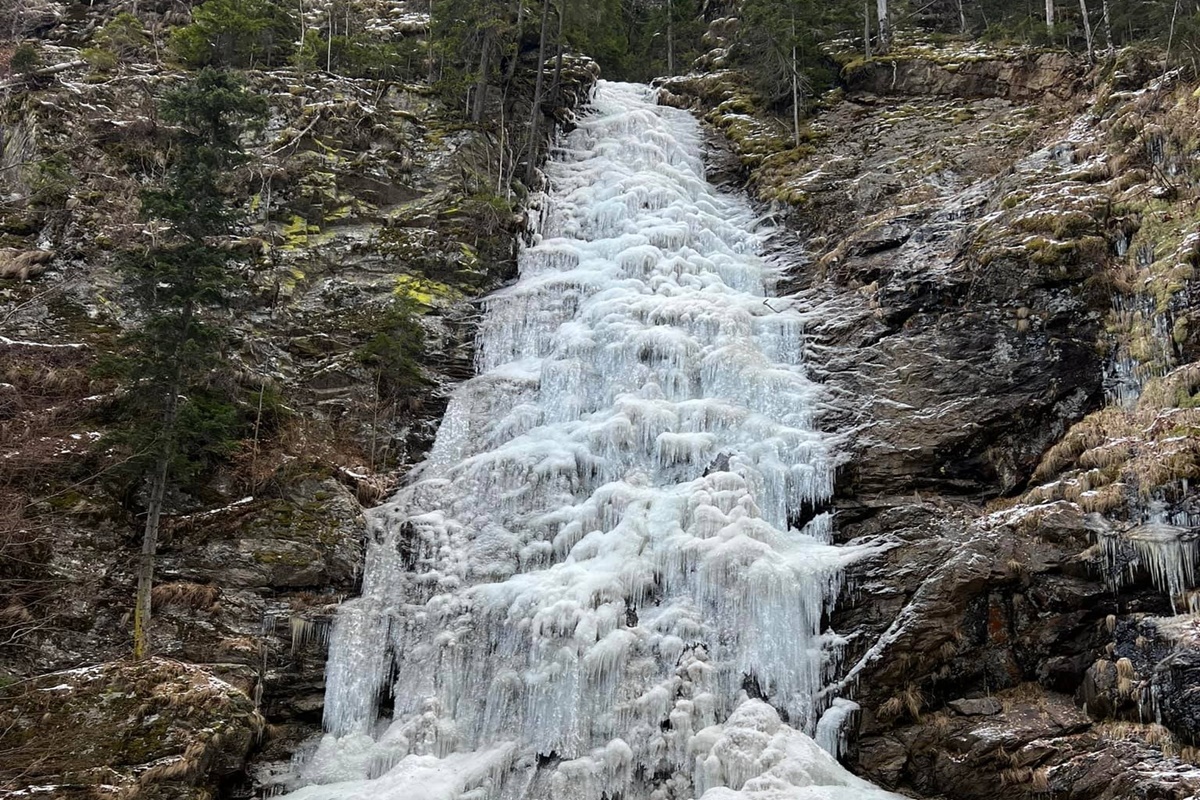 Cascada (Wasserfall) Scorus im Winter
